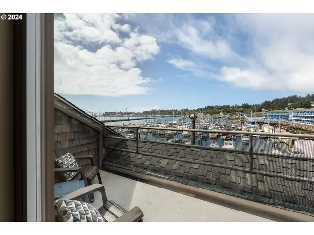 $275,000 | 1000 Southeast Bay Blvd. Boulevard, Unit 202/302, Newport, OR 97365