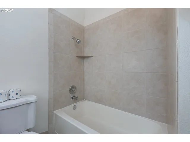 $275,000 | 1000 Southeast Bay Blvd. Boulevard, Unit 202/302, Newport, OR 97365