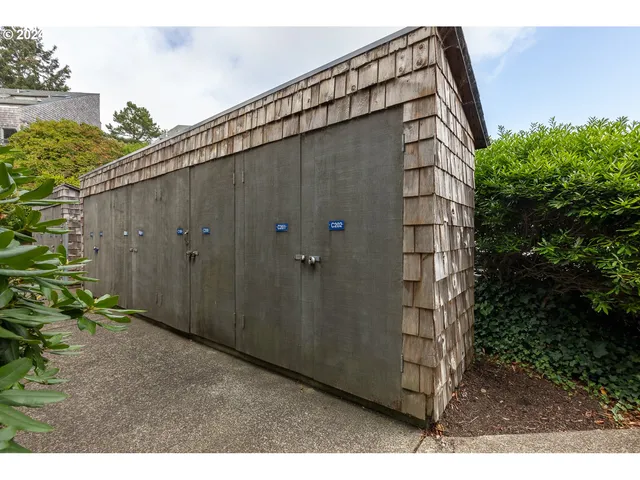 $275,000 | 1000 Southeast Bay Blvd. Boulevard, Unit 202/302, Newport, OR 97365