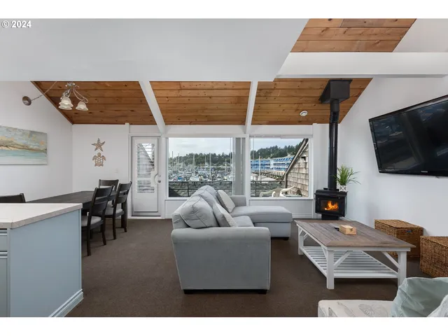 $275,000 | 1000 Southeast Bay Blvd. Boulevard, Unit 202/302, Newport, OR 97365