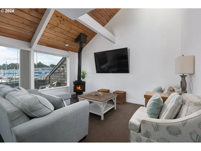 $275,000 | 1000 Southeast Bay Blvd. Boulevard, Unit 202/302, Newport, OR 97365