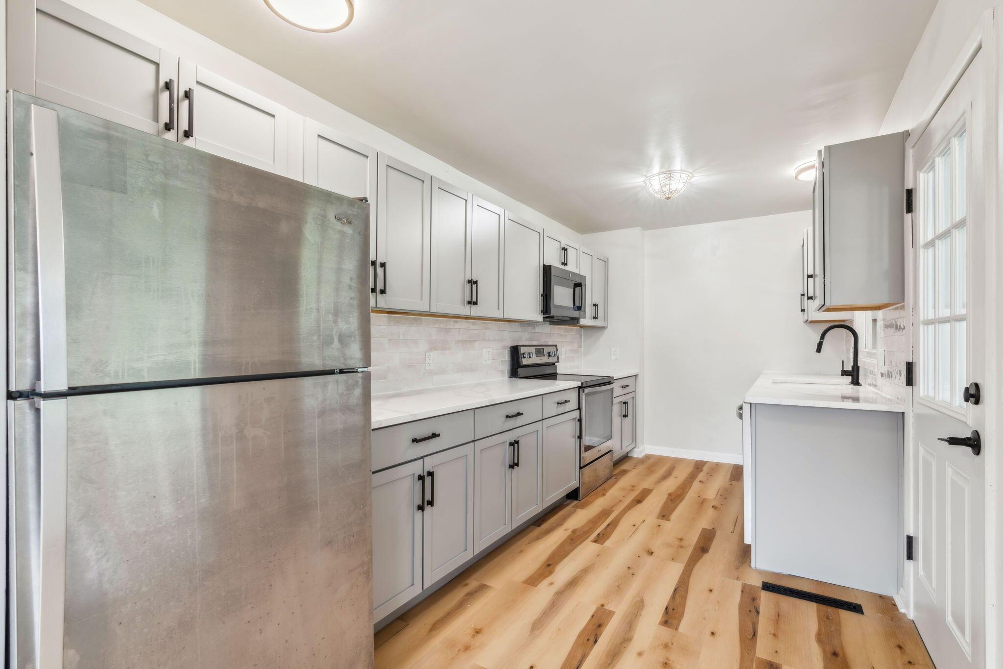 4588 Rodney Road Columbus, OH 43227 - Photo 5 of 19 CREATE in this state of the art kitchen!