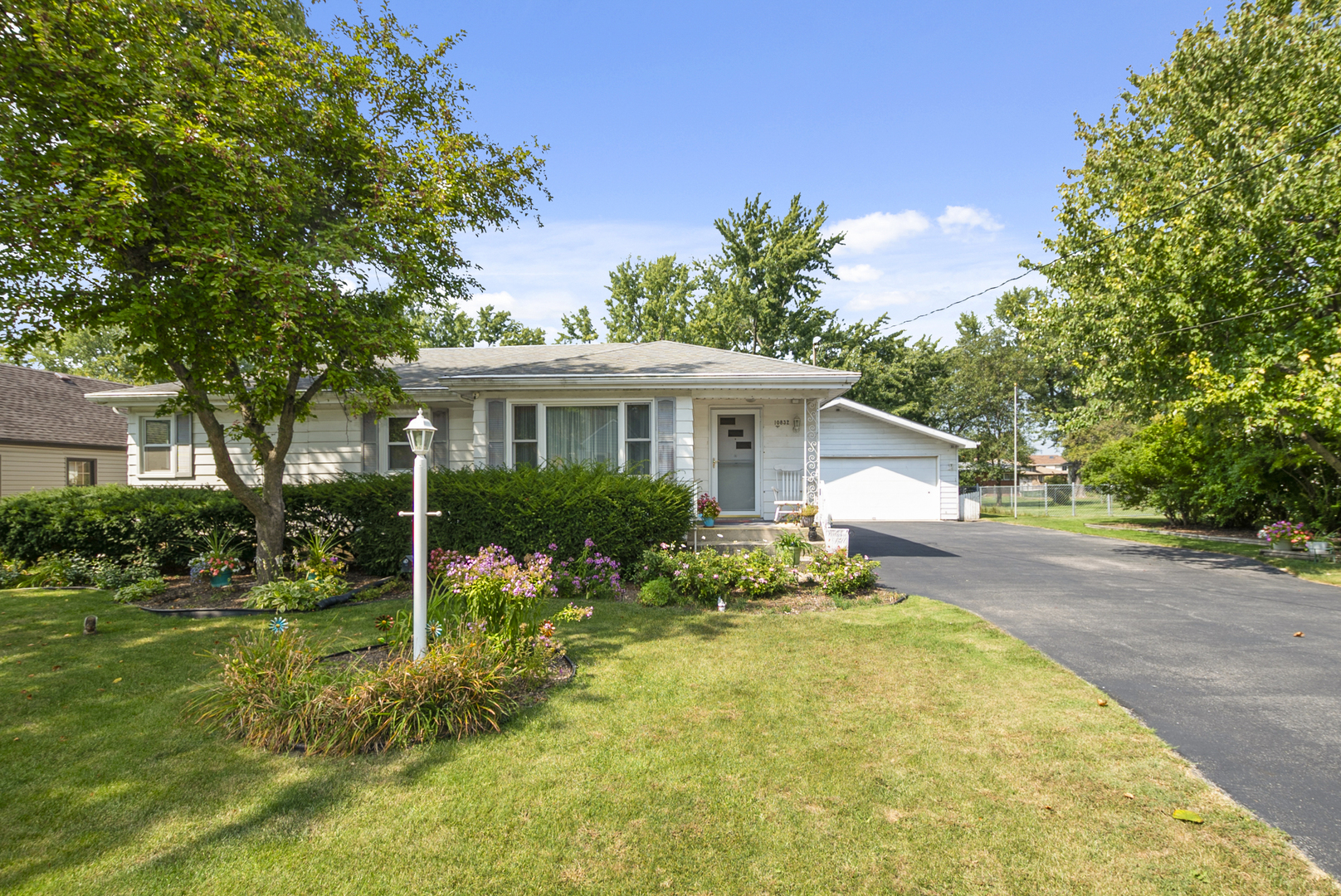 10832 Carpenter Street Mokena, IL 60448 - Photo 4 of 17 a front view of a house with garden