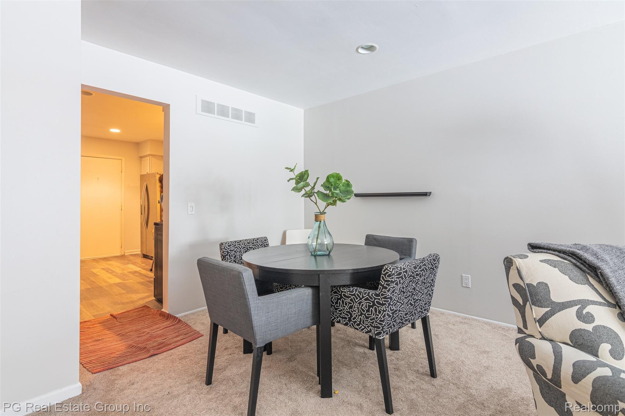 554 Tennyson Rochester, MI 48307 - Photo 11 of 28 554 Tennyson-11.jpg