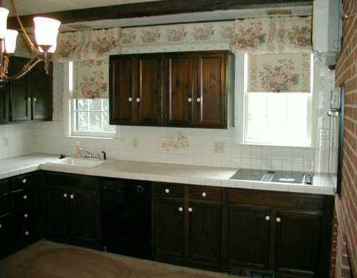 7900 Lincoln Road Penn Hills, PA 15147 - Photo 6 of 8 Kitchen.