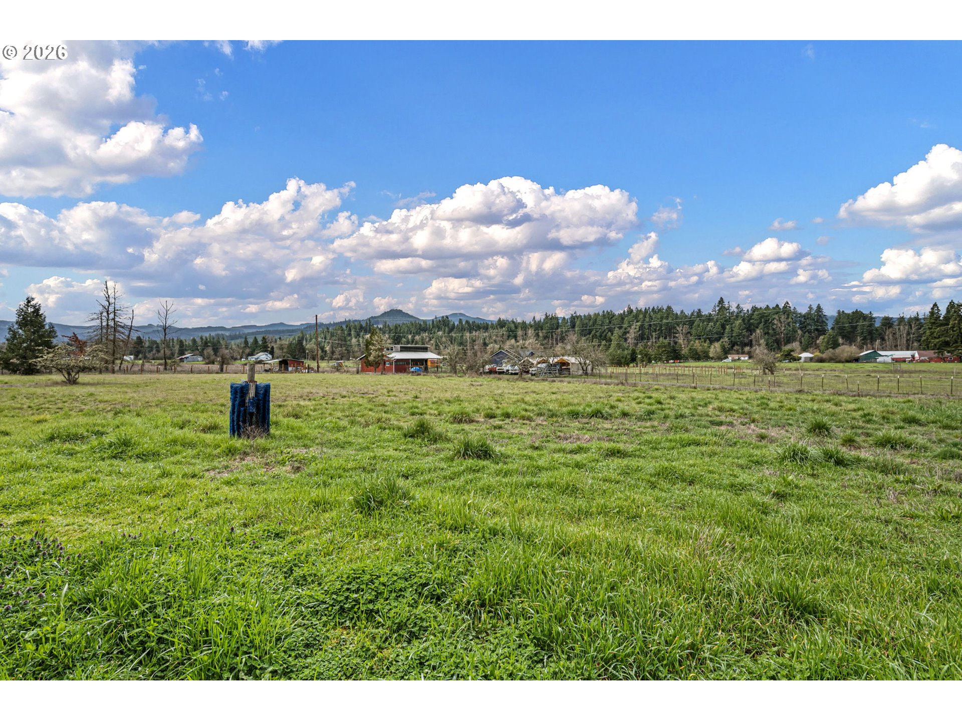 82073 Lost Creek Road Dexter, OR 97431 - Photo 44 of 47 a view of a golf course with a lake