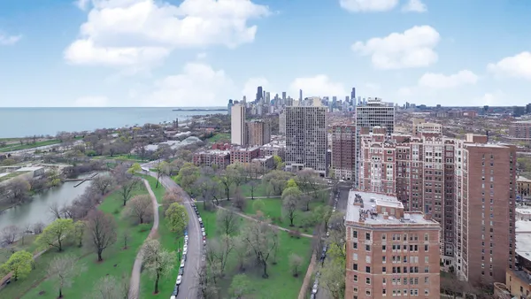 $5,700 | 2500 North Lakeview Avenue, Unit 3001, Chicago, IL 60614