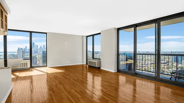$5,700 | 2500 North Lakeview Avenue, Unit 3001, Chicago, IL 60614
