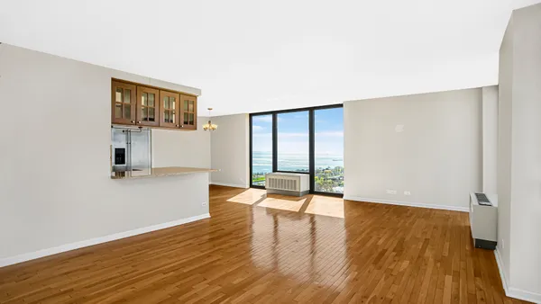$5,700 | 2500 North Lakeview Avenue, Unit 3001, Chicago, IL 60614