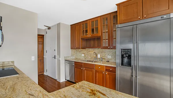 $5,700 | 2500 North Lakeview Avenue, Unit 3001, Chicago, IL 60614