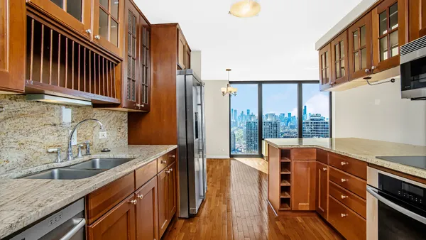 $5,700 | 2500 North Lakeview Avenue, Unit 3001, Chicago, IL 60614