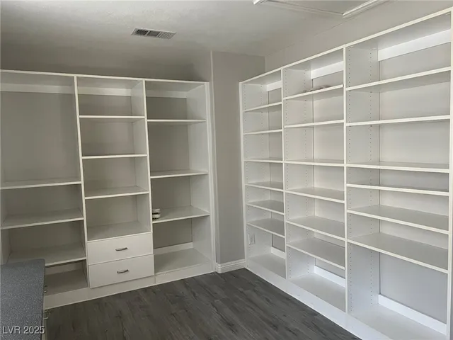 $2,100 | 9421 Citrus Vine Court, Las Vegas, NV 89129