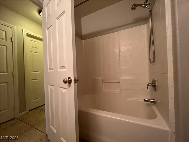 $2,100 | 9421 Citrus Vine Court, Las Vegas, NV 89129