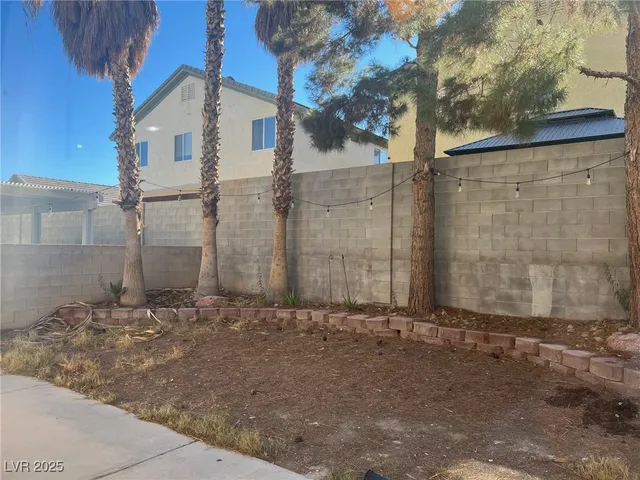 $2,100 | 9421 Citrus Vine Court, Las Vegas, NV 89129