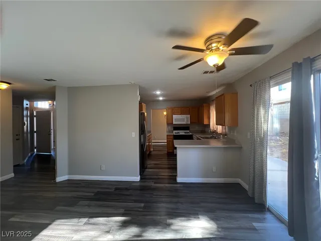 $2,100 | 9421 Citrus Vine Court, Las Vegas, NV 89129
