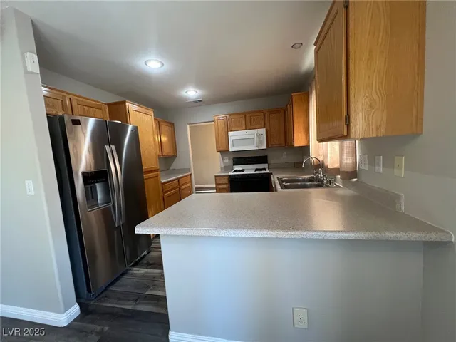 $2,100 | 9421 Citrus Vine Court, Las Vegas, NV 89129