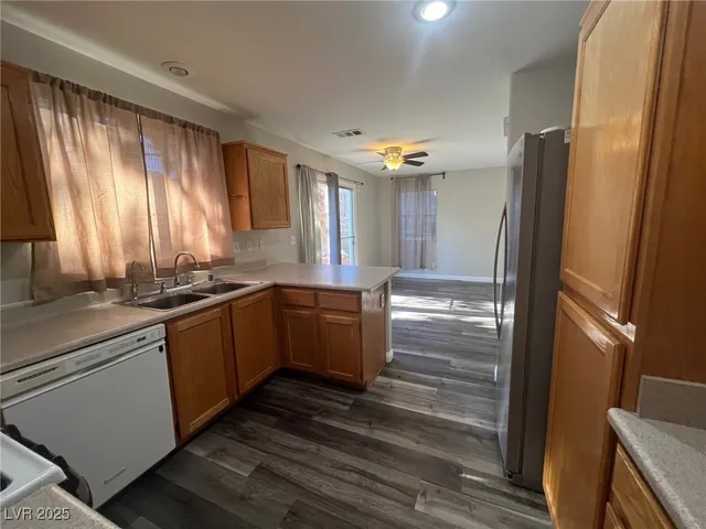 $2,100 | 9421 Citrus Vine Court, Las Vegas, NV 89129