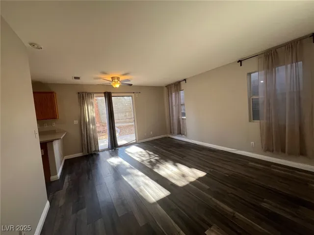 $2,100 | 9421 Citrus Vine Court, Las Vegas, NV 89129