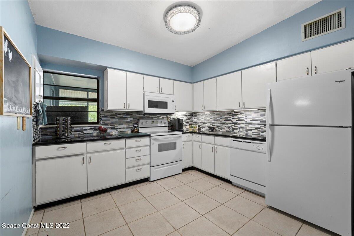 4570 Apollo Road Titusville, FL 32780 - Photo 8 of 17 07-DSC01145