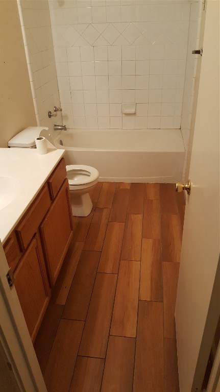 2808 Southampton Way, Unit A Round Rock, TX 78664 - Photo 3 of 16 a bathroom with a sink a toilet and shower