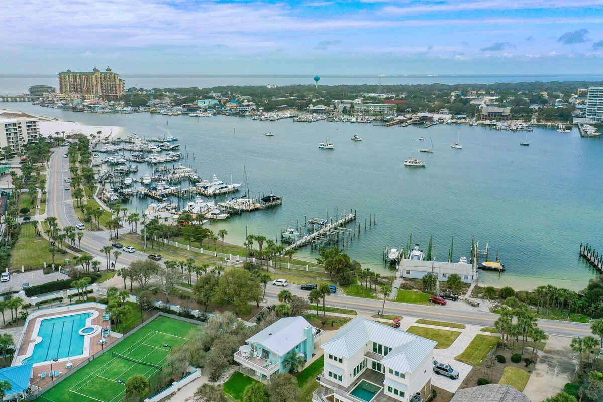 320 Gulf Shore Drive Destin, FL 32541 - Photo 40 of 46 an aerial view of a houses with outdoor space