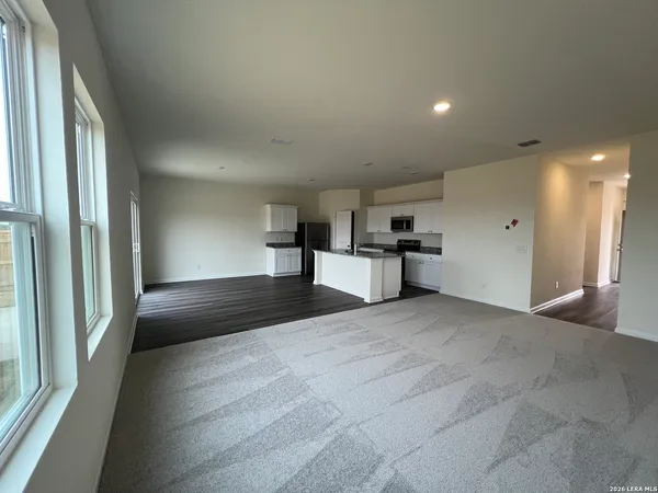 $2,100 | 12817 Prairie Valley, Schertz, TX 78154