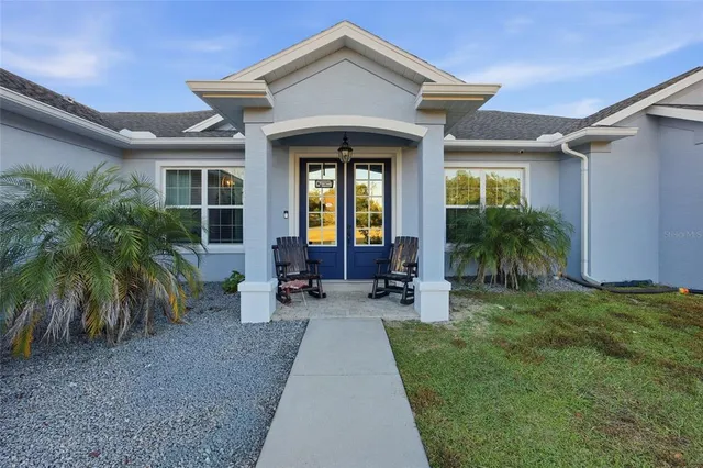 a view of a house with backyard and porch