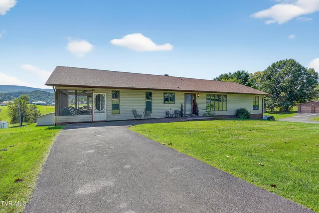 $429,000 | 22231 Sandcastle Road, Abingdon, VA 24211