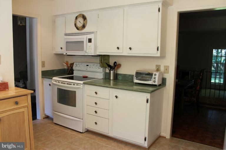 All kitchen appliances updated 2005