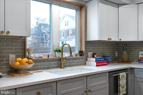 $1,300,000 | 10 Perry Street, Lambertville, NJ 08530