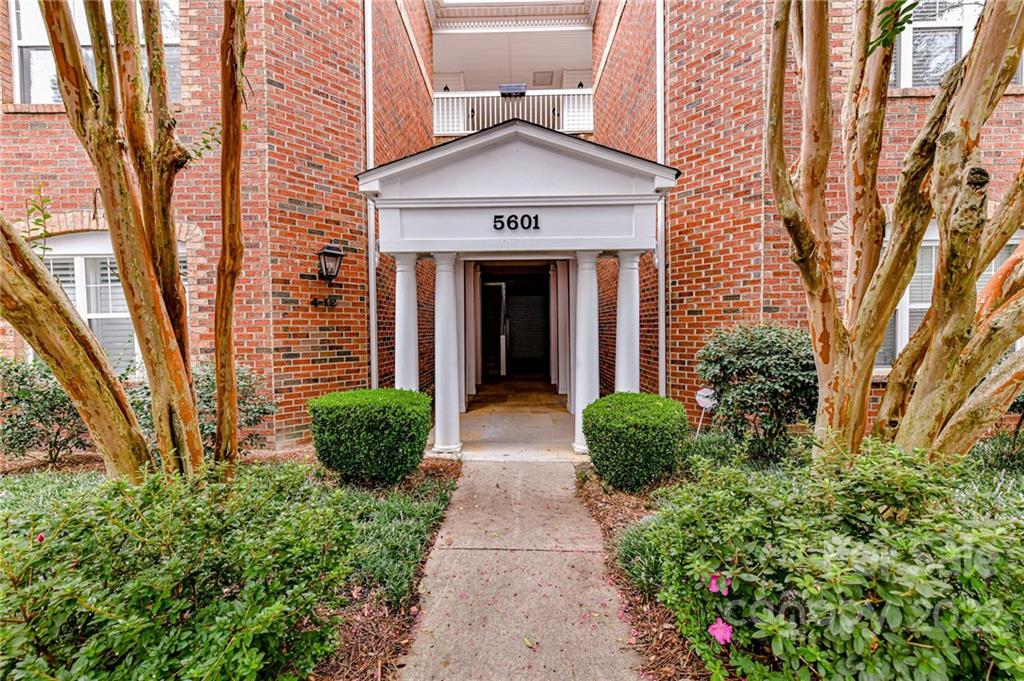 5601 Fairview Road, Unit 12 Charlotte, NC 28209 - Photo 3 of 24 Gallery Image 3