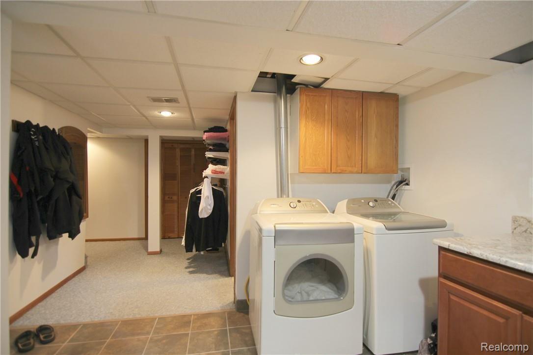 3215 Primrose Drive Rochester, MI 48307 - Photo 26 of 31 Primrose Dr Basement Laundry.jpg