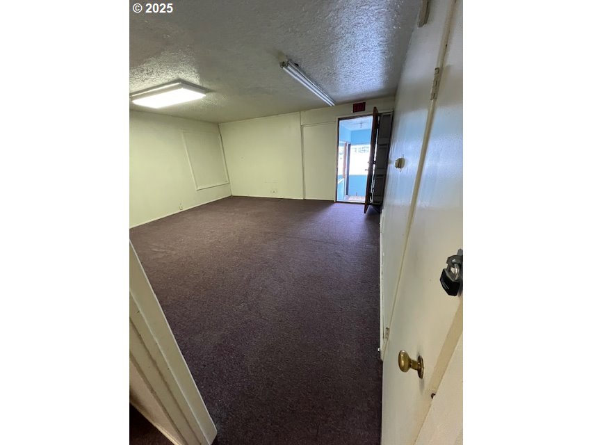 8325 Southeast Division Street Portland, OR 97216 - Photo 16 of 44