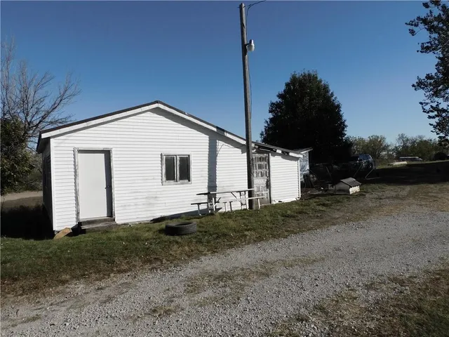 $295,000 | 7658 310th Road, Everest, KS 66424