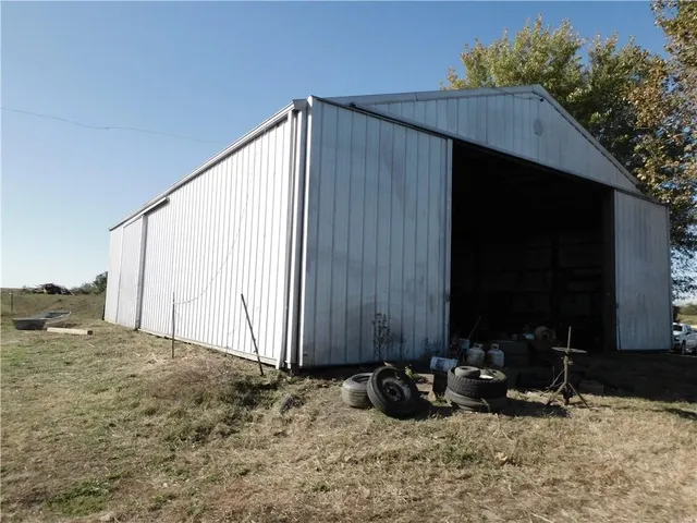 $295,000 | 7658 310th Road, Everest, KS 66424