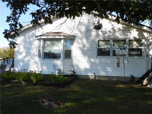 $295,000 | 7658 310th Road, Everest, KS 66424