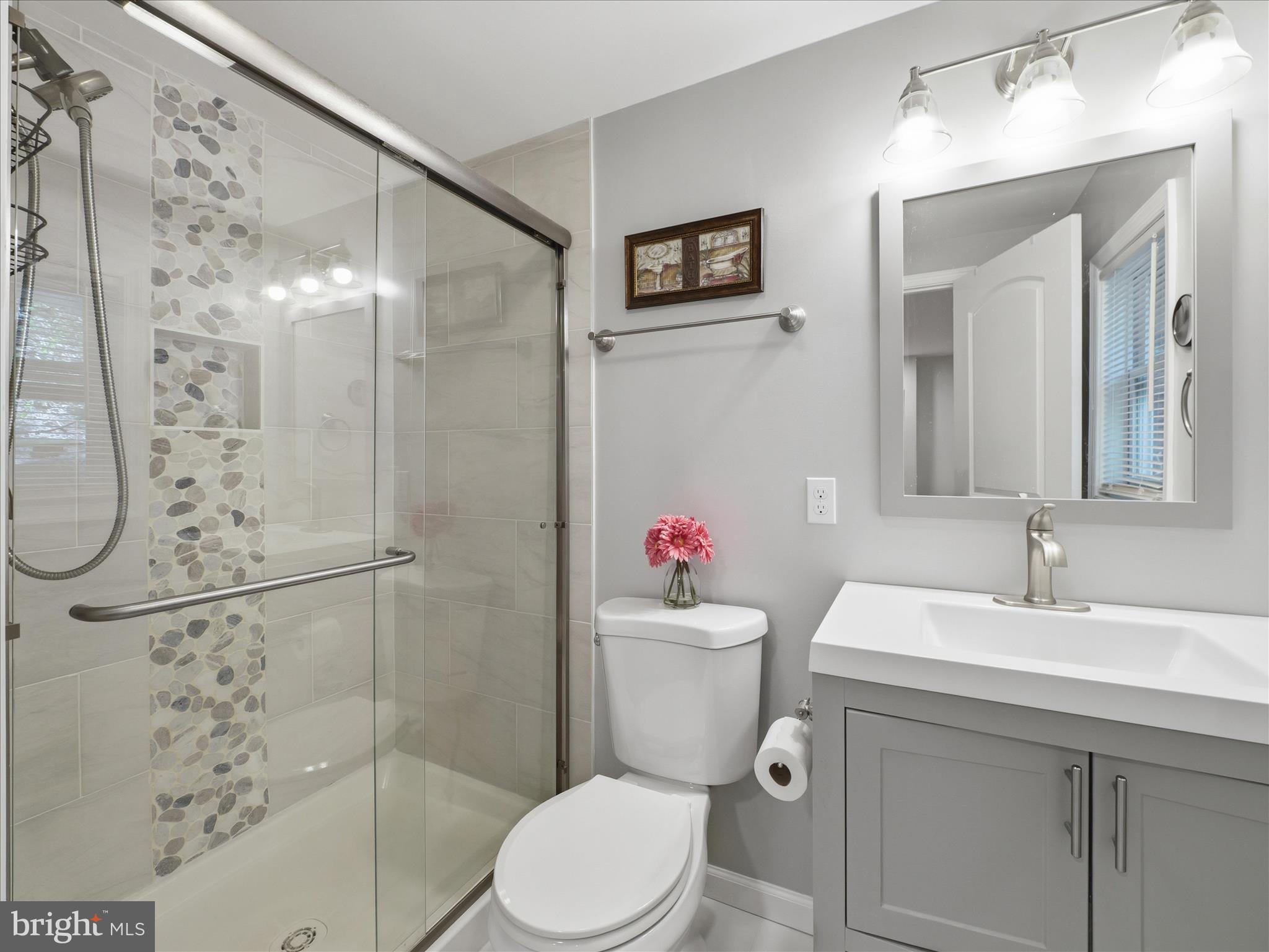 3147 Mountain Lake Road Hedgesville, WV 25427 - Photo 26 of 53 En suite