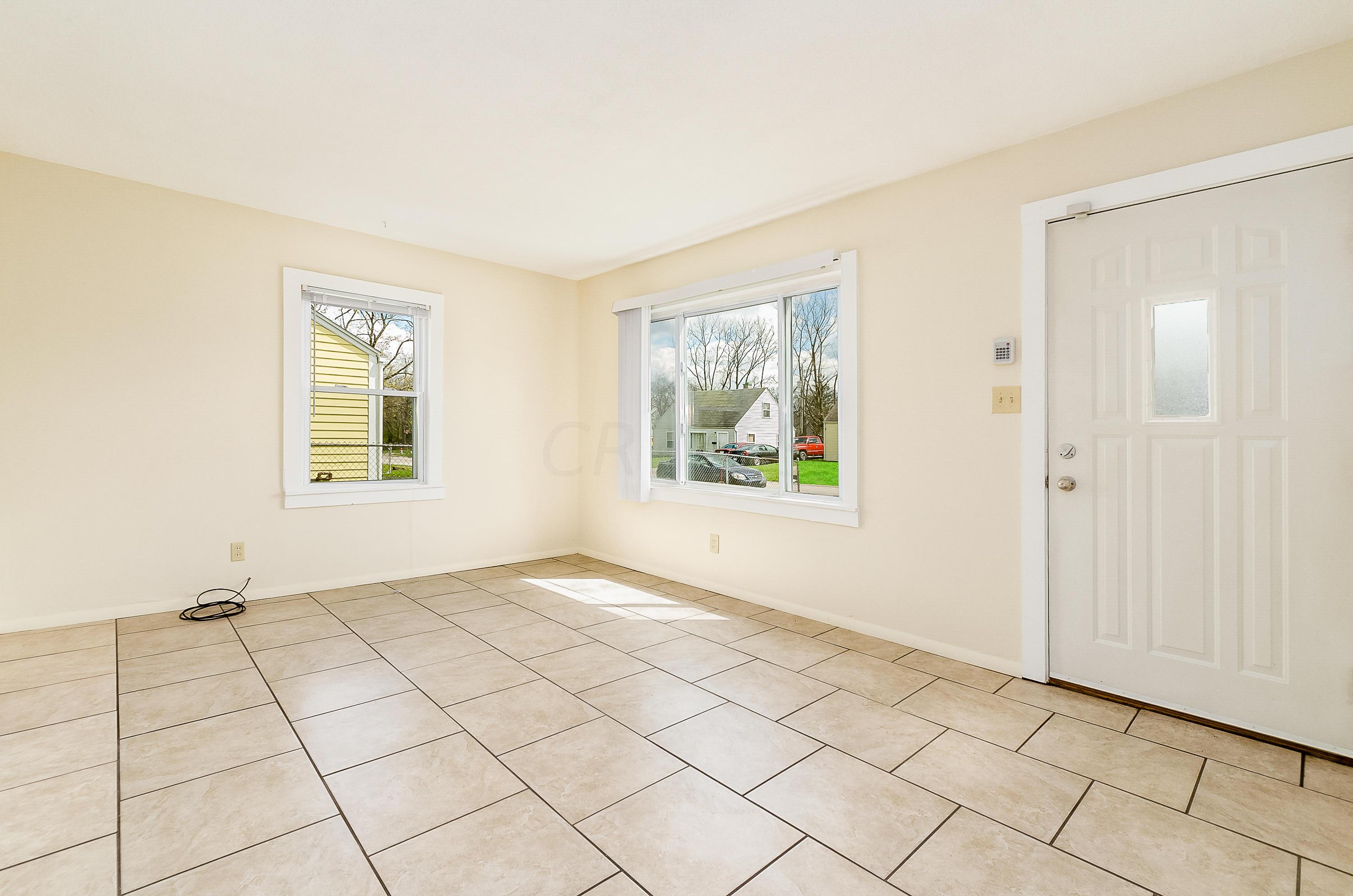 2360 Lindale Road Columbus, OH 43224 - Photo 4 of 29 Gallery Image 4