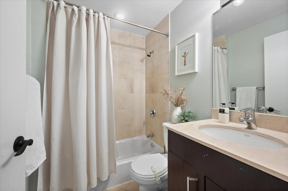 636 North Racine Avenue, Unit 3S Chicago, IL 60642 - Photo 18 of 25
