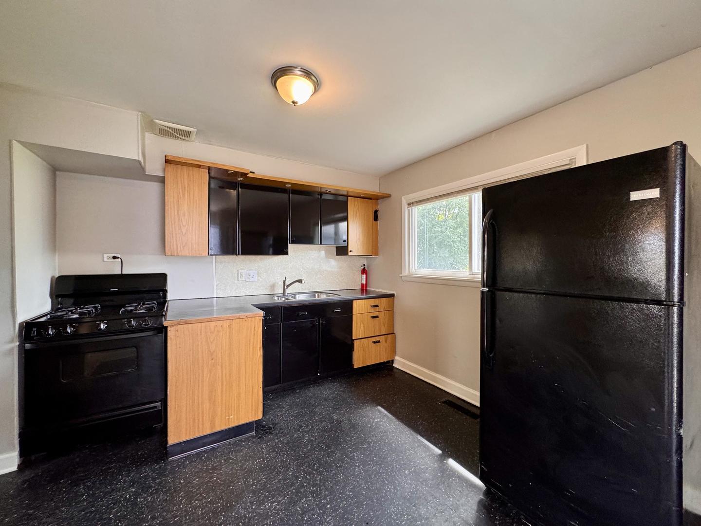 17132 Walter Street Lansing, IL 60438 - Photo 8 of 23