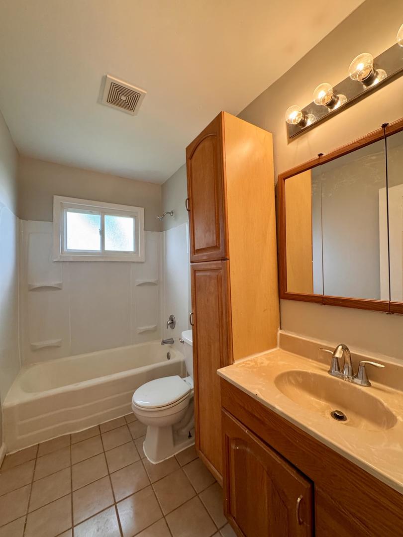 17132 Walter Street Lansing, IL 60438 - Photo 10 of 23