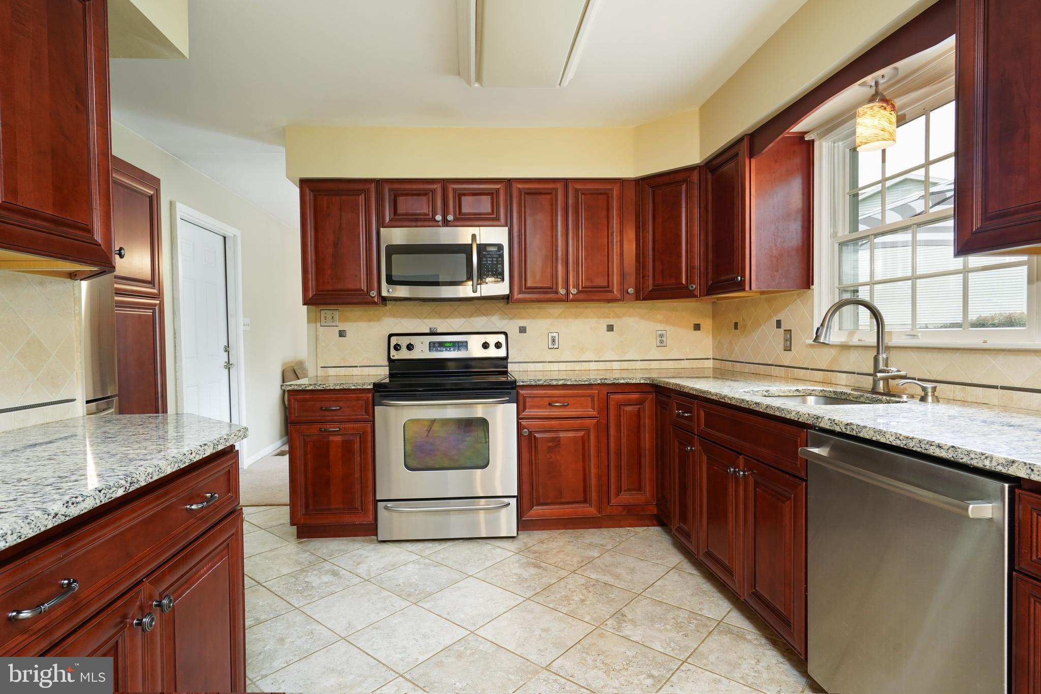 79 Stratton Circle Elkton, MD 21921 - Photo 10 of 28 Upgraded cabinets with granite counters
