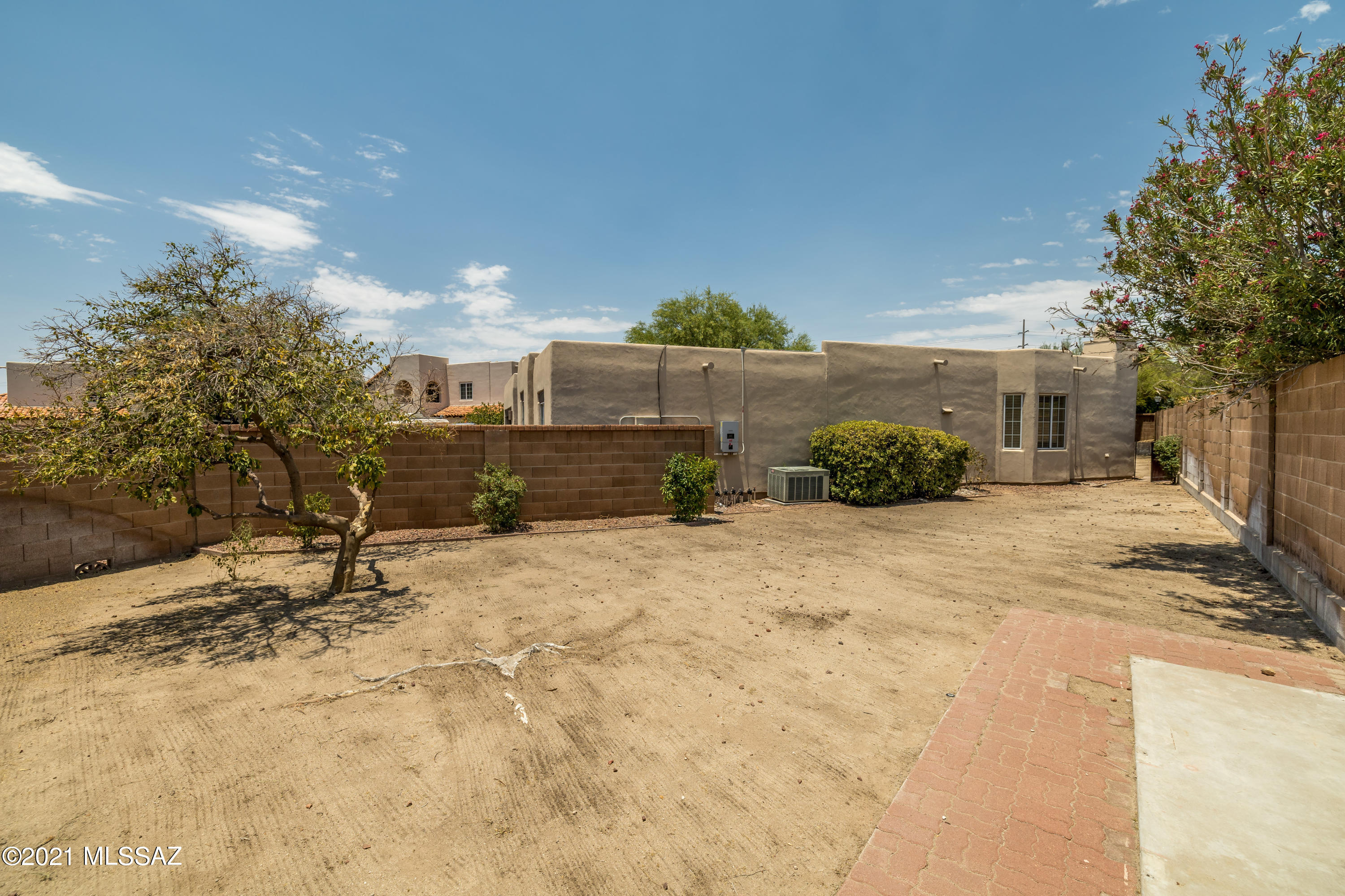 10196 North Inverrary Place Oro Valley, AZ 85737 - Photo 37 of 38