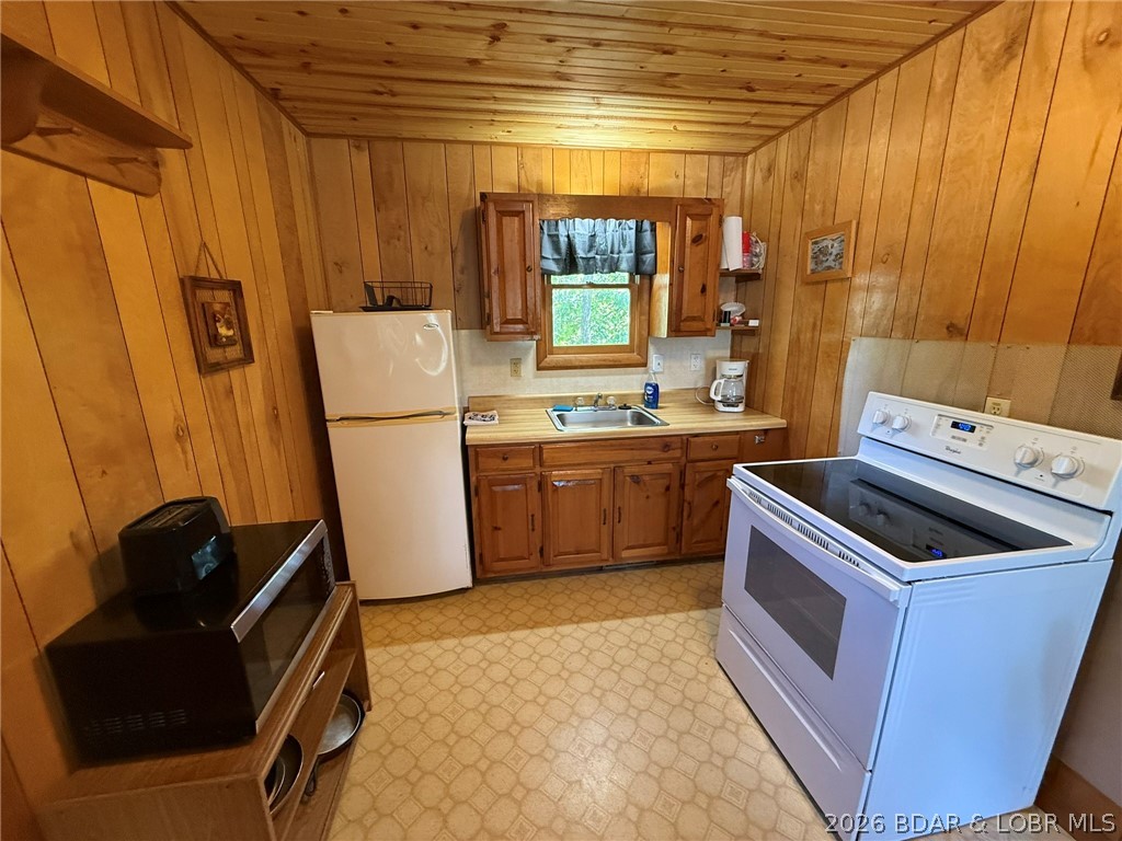 29798 Liars Loop Warsaw, MO 65355 - Photo 4 of 24