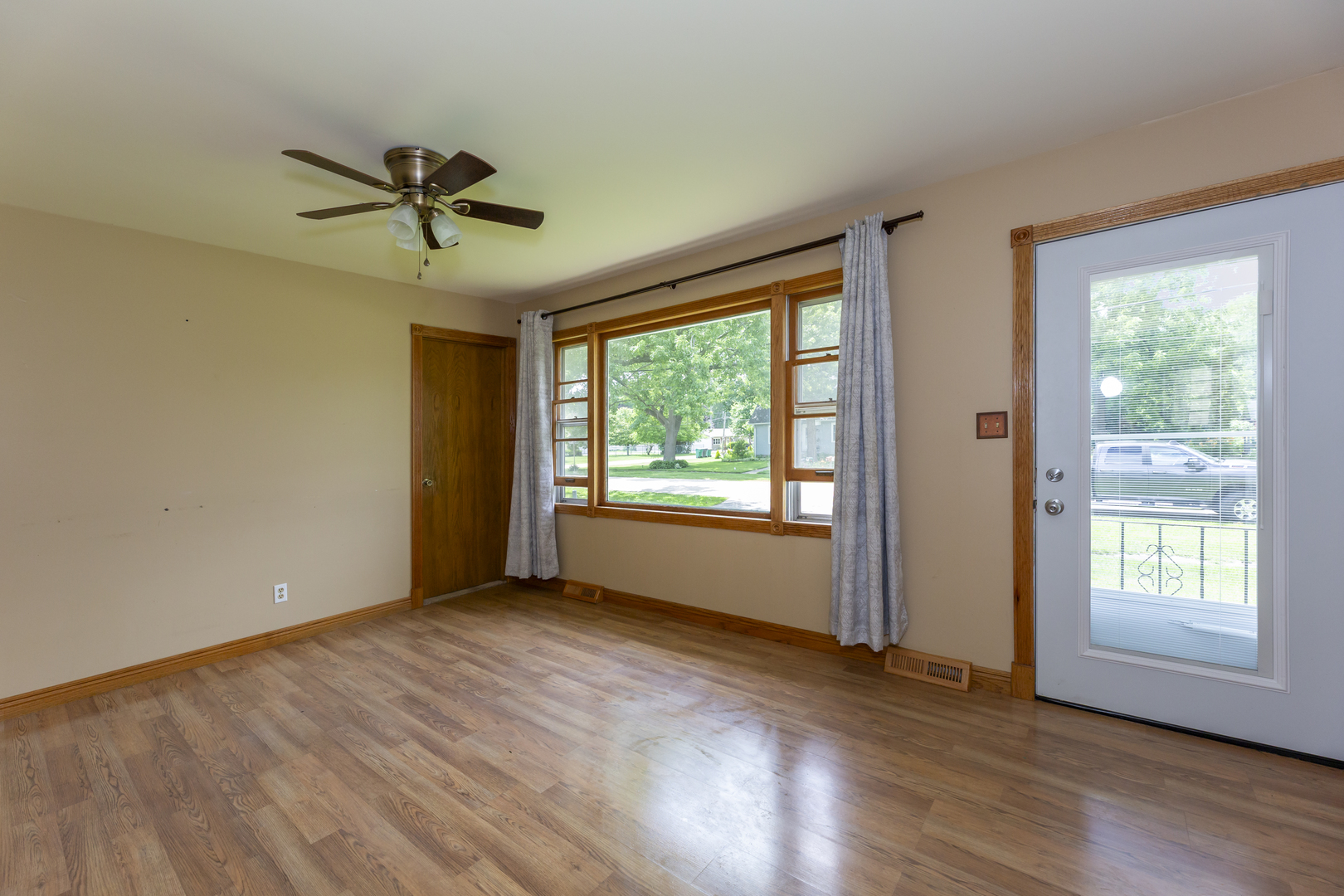 403 North 3rd Street Malta, IL 60150 - Photo 2 of 46