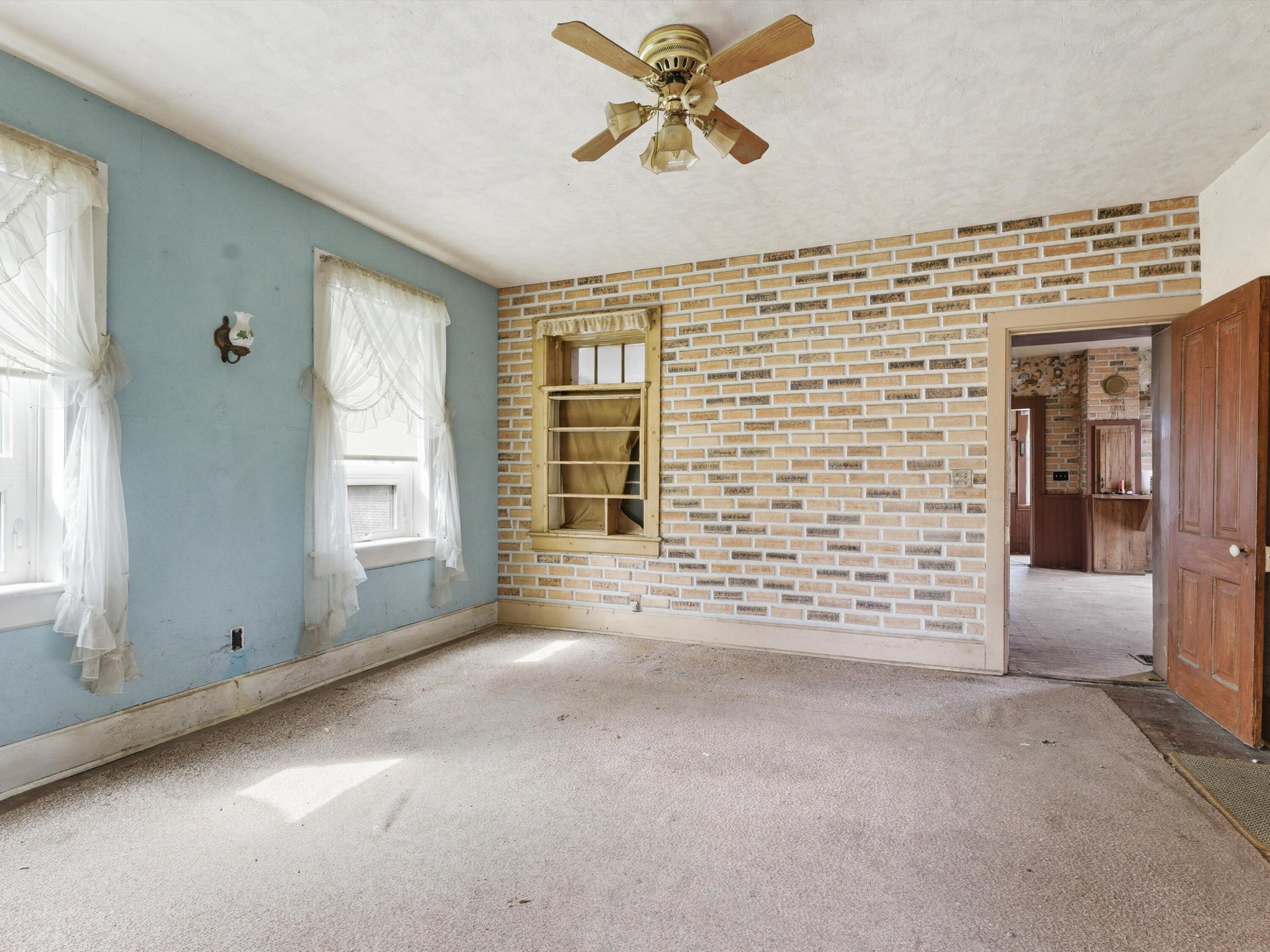 3510 County Highway Manitowoc, WI 54220 - Photo 21 of 36 Living Room