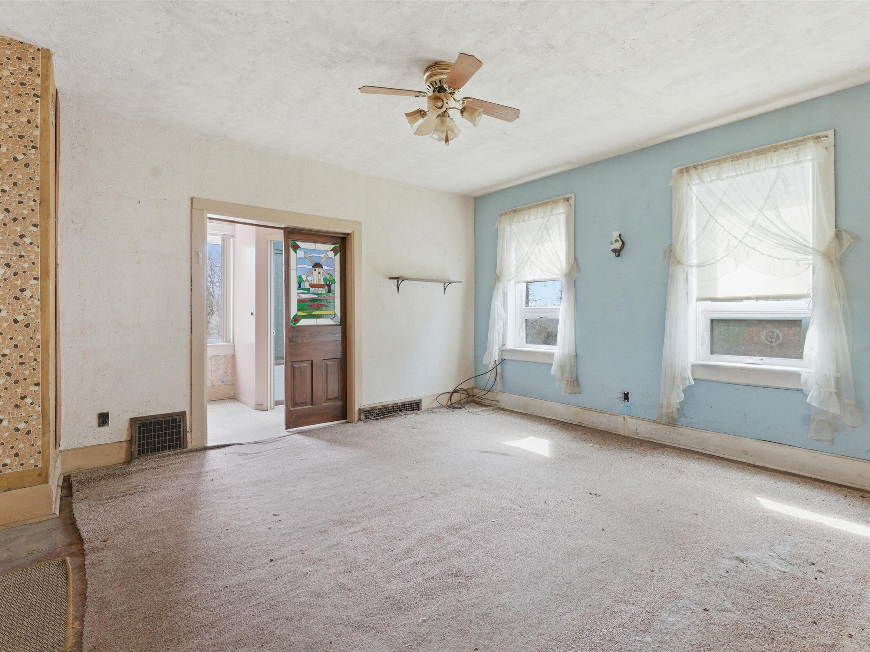 3510 County Highway Manitowoc, WI 54220 - Photo 22 of 36 Living Room