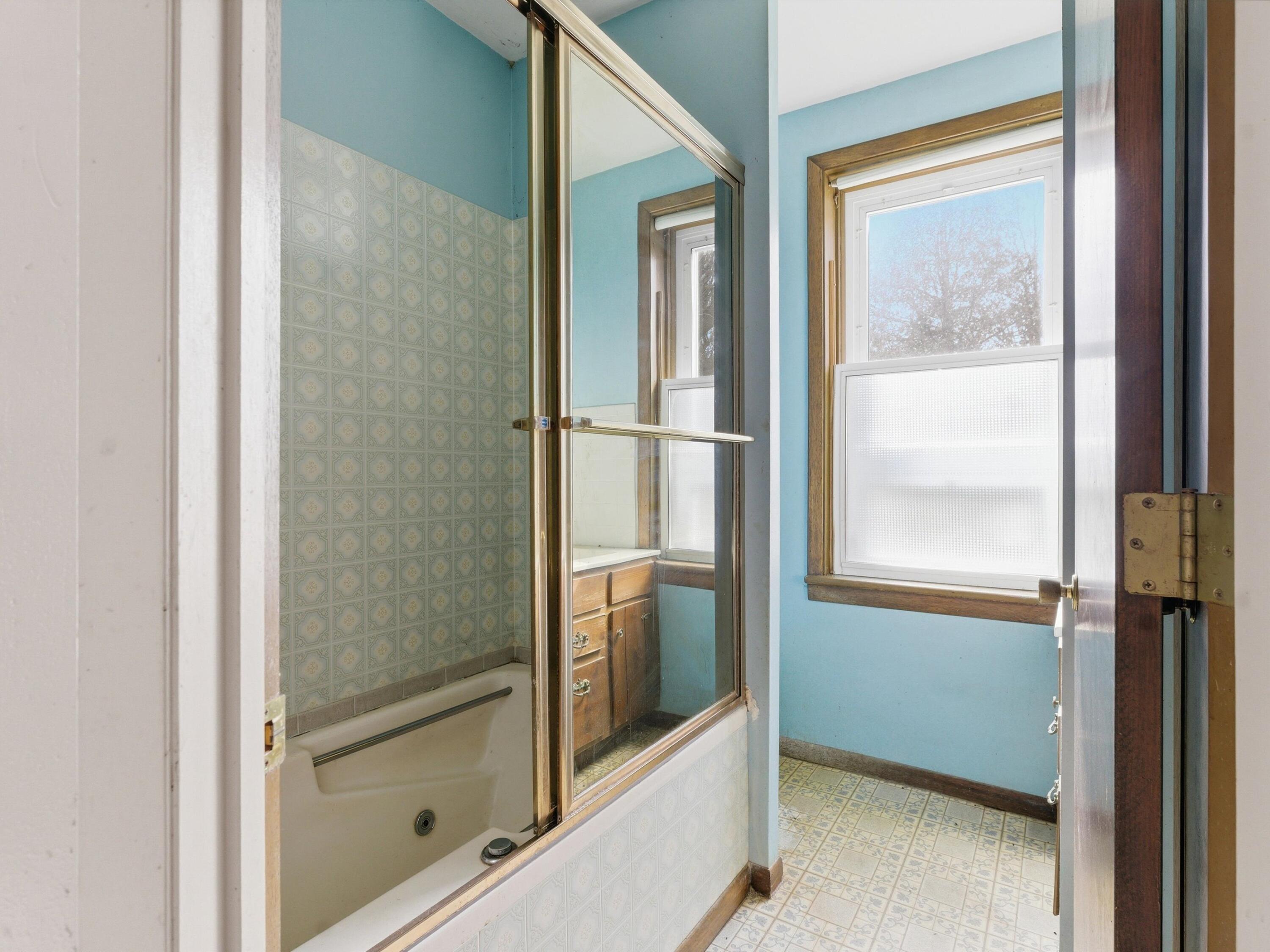 3510 County Highway Manitowoc, WI 54220 - Photo 23 of 36 First Floor Bathroom