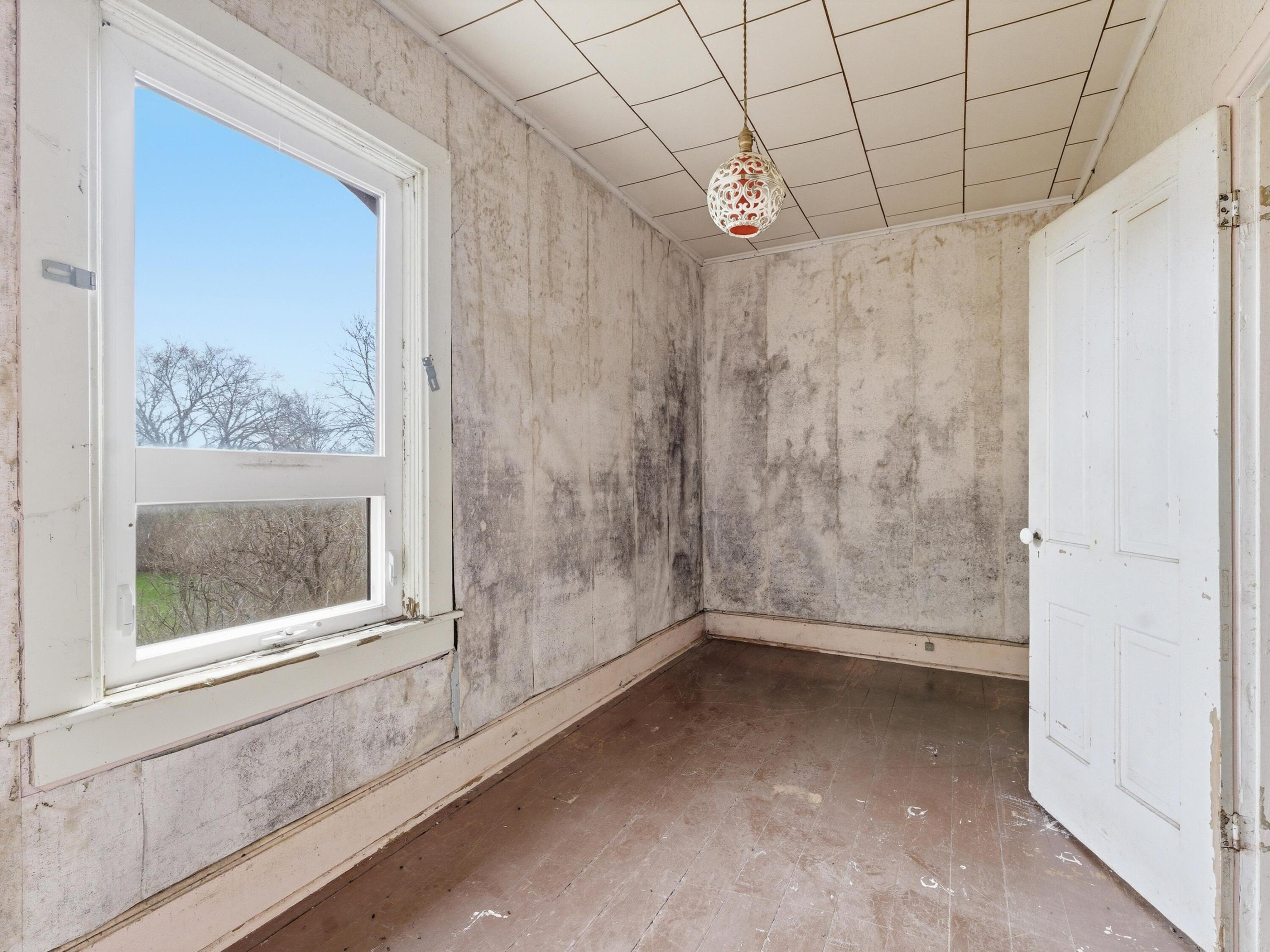 3510 County Highway Manitowoc, WI 54220 - Photo 28 of 36 Walk In Closet