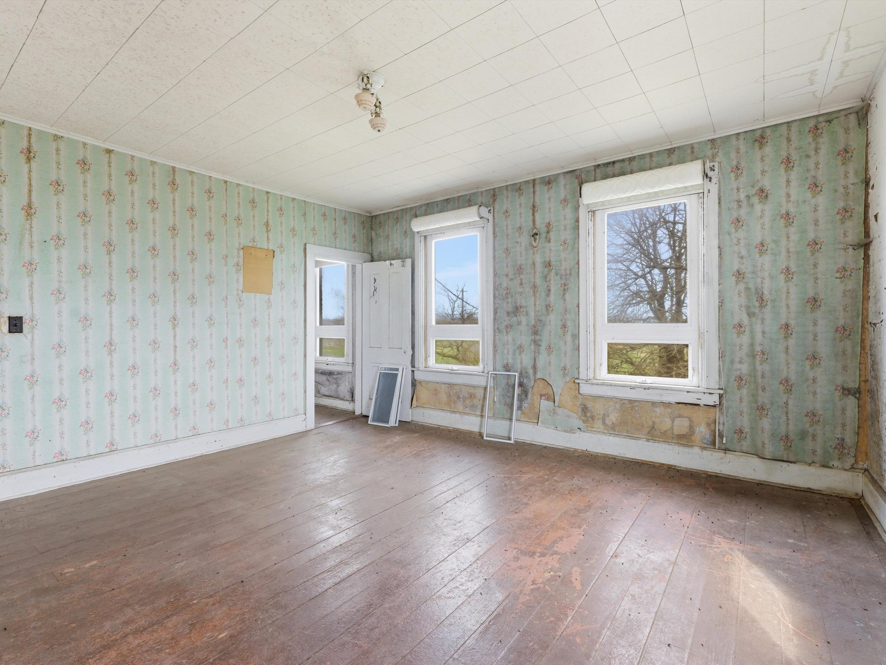 3510 County Highway Manitowoc, WI 54220 - Photo 32 of 36 2nd Bedroom Upstairs